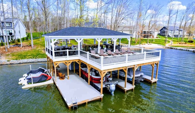 Private Paradise 2 Story Dock, Beach, Hot Tub