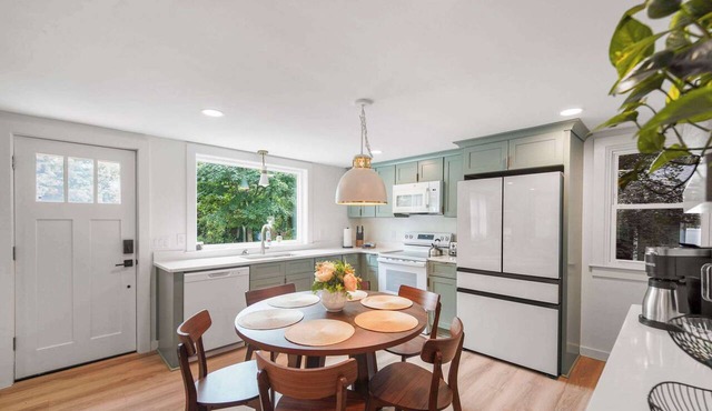 Private Pool-Fire Pit- Game Room - 20min to Beach