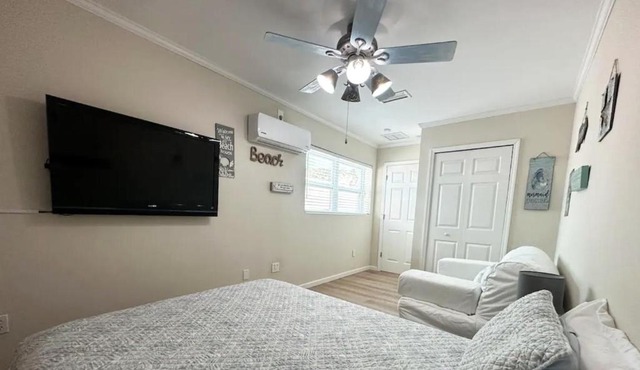 Private Suite with Private Gym&Patio, Minutes to Beaches, Up to 4 Guests