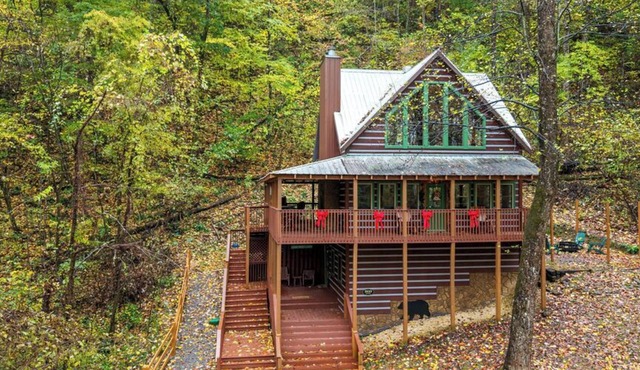Private Vacation Getaway! True Log Cabin!