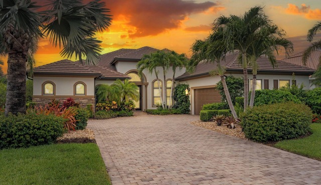 Private Waterfront Estate, Heated Saltwater Pool/Spa, Golf Cart - Beach Club