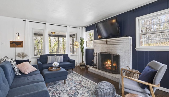 Private + Wooded + Quaint & Cozy + 5 mins to Dwntn Blk Mtn + 15 mins to Ashvle