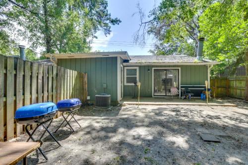 Private Yard w/Grills! Convenient Tallahassee Gem