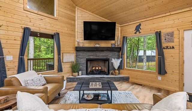Prized Gem - Spa-like Retreat in the Heart of Nature!