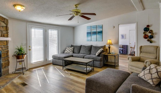 Prosperity Vacation Rental ~ 1 Mi to Lake Murray!