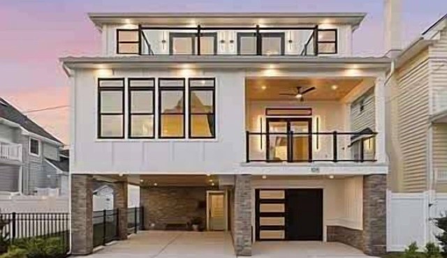 PURE LUXE Beach Block 5br Mansion