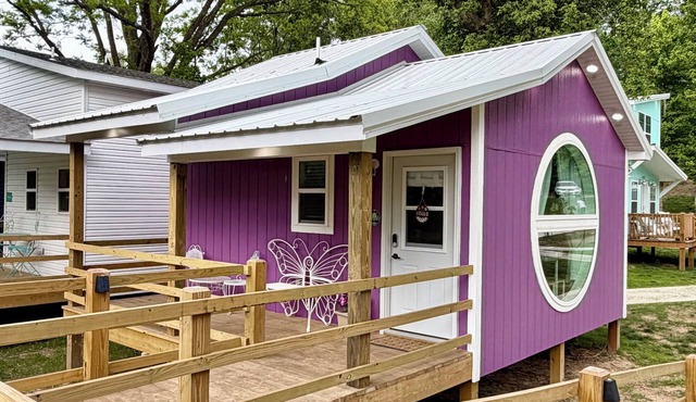 Purple Tiny House with Fire pit & Nature