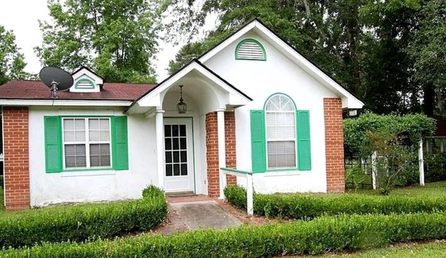 Quaint Cottage with Covered Dock on the Pond and Walking Trails in Georgia