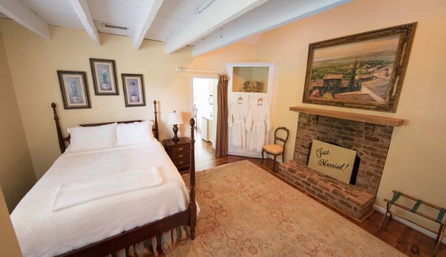 Quaint Summer Kitchen Cottage Perfect for 2