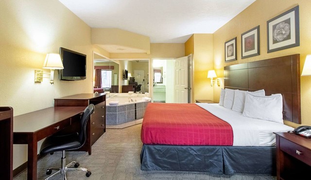 Quality Inn & Suites Dickson