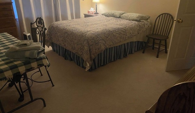 Quiet Lumberton Room with Hot Tub