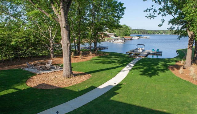 RARE FIND – Beautifully decorated 4B/4.5B Lakefront Getaway! Centrally located