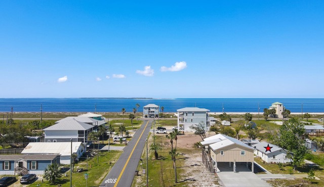 "Recuperation Cottage" offers gulf views and is steps to the beach! Pet-friendly, boat parking