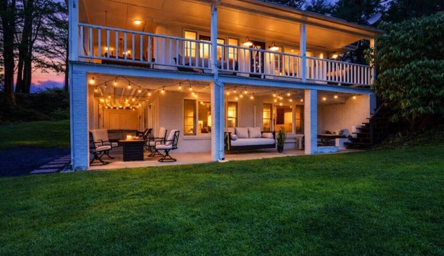 Refined Rustic Cabin with Hot Tub