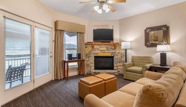 Relax in Gatlinburg: Spacious Suite Steps from Smoky Mountains Beauty
