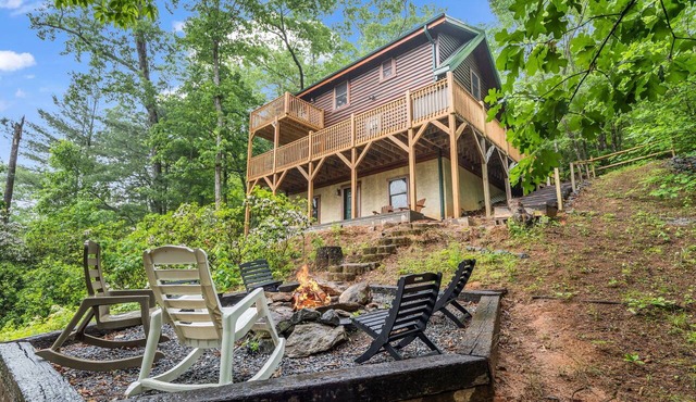 Relax with the whole family at this peaceful log home in the Riverbend Community