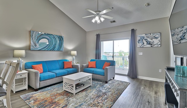 Relaxing 2BR Unit with Pool View