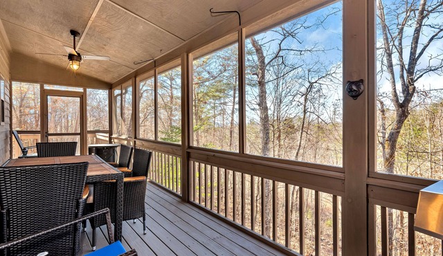 Relaxing Cabin-Fireplace-Hot Tub-Game Room