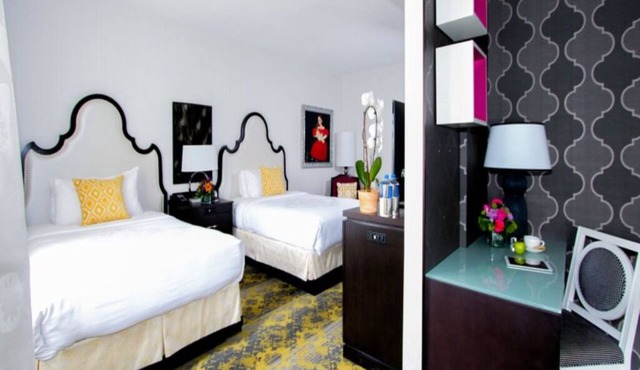 Relaxing Historical Getaway in DC! 2 Units w/Gym Access & Nearby Local Sites!