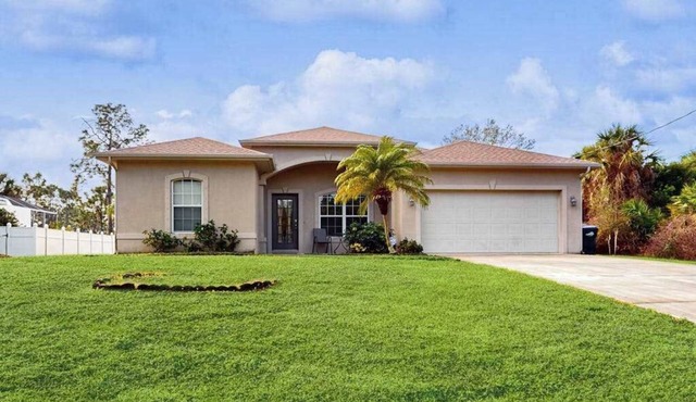 Relaxing Snowbird-Friendly Retreat Near Golf, Beaches & Outdoor Fun