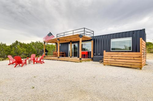 Remote Strawn Container Home w/Hot Tub! in Strawn
