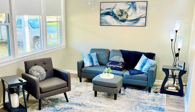 Renovated, Close To Everything, Covered Patio