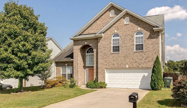 Renovated Family Home W/ Patio. 10 minutes from Downtown. Pet friendly!
