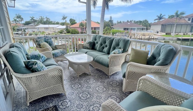 Renovated, Near Beaches, On Canal, Private pool/spa, Dock, Lanai view, Clean