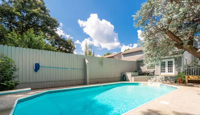 Renovated Townhouse w/Private Pool close to Robins AFB