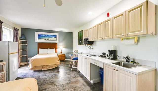 Resort Studio w/Community Pool in Naples!