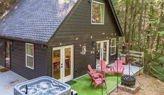 RIDGEVIEW RETREAT | HOT TUB | FIRE PIT AND GAMES