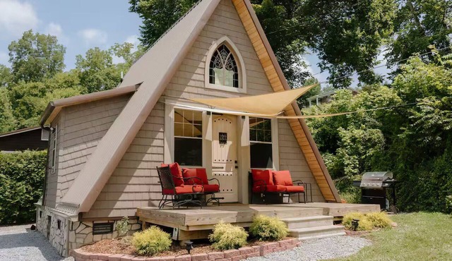 Riv-A-Frame Doe River A-Frame 1 bedroom with twin loft, short trail to river