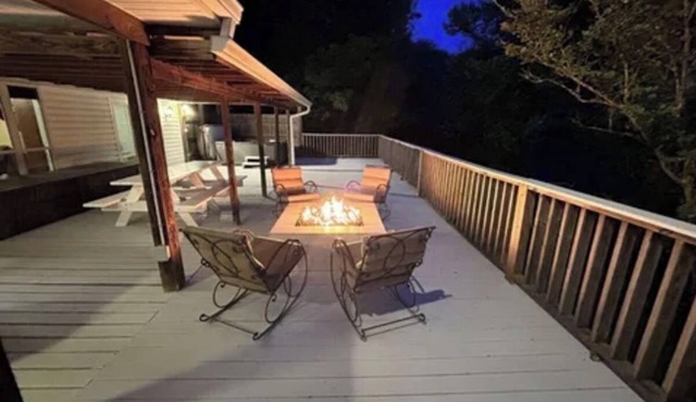 River House with dock & boat slip, perfect for Alabama & Mississippi game days