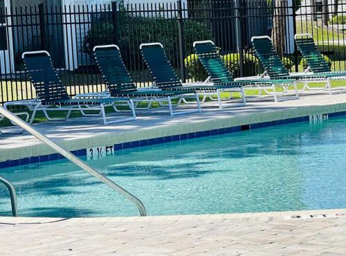 River Oaks great condo with golf course view