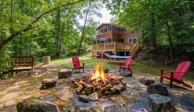 Riverfront Cabin, Fenced Yard, Firepit & Grill