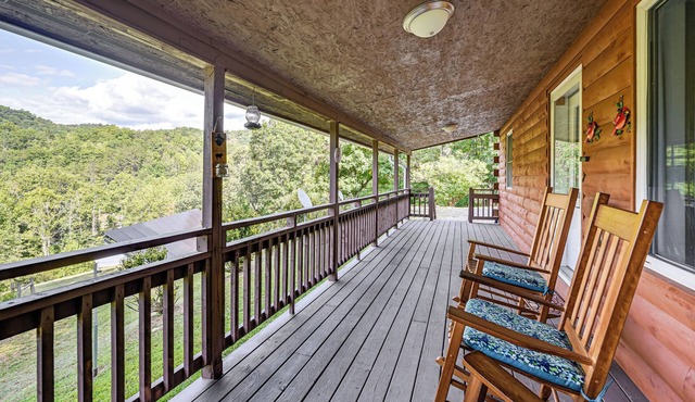 Riverfront Cabin w/Mtn Views in Tuckasegee!