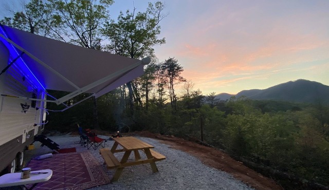 Riversong Grove - 20 acres + King Bed