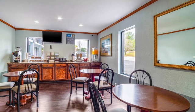 Rodeway Inn & Suites Fort Jackson