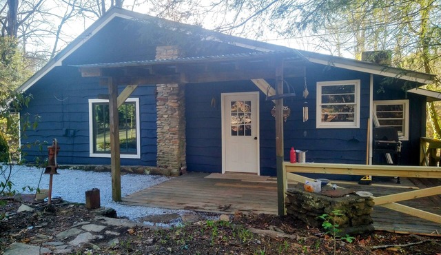 Rose Bud Cottage by Lake Burton!