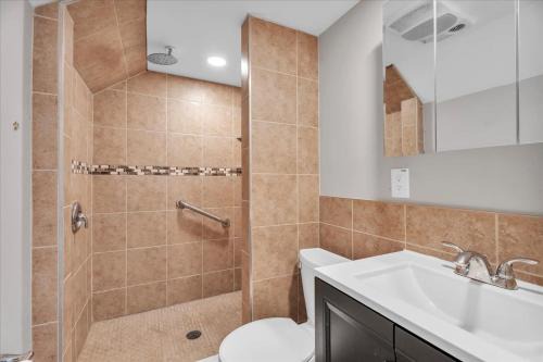 Rowan University Home Sleeps 12 with 10 Car Parking 20 min to Philly