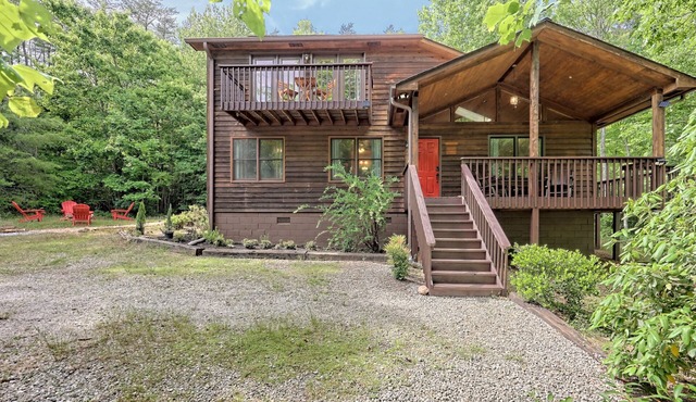 Ruby Charm 5BR Cabin near Helen Main St, Anna Ruby Falls & Tanglewood! 🍁