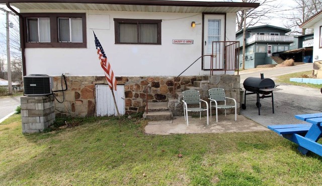 Rustic Cabin on Lake Taneycomo, Perfect for Your Next Fishing Vacation in Rockaway Beach, Missouri
