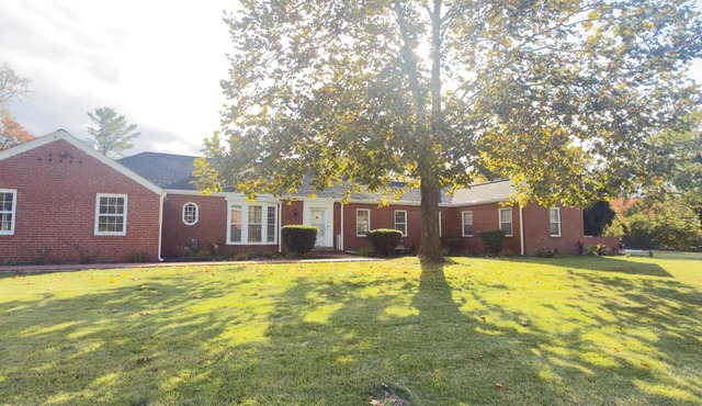 Rustic hilltop estate near DC & Northern Virginia on 5.5 acres