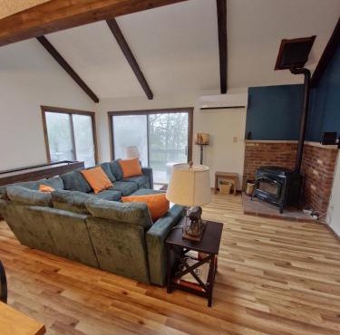Rustic Mountain Escape Waterpark, Ski & Views!