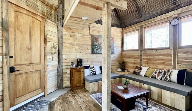 Rustic Tree House Nestled in the Heart of Ouachita National Forest, Arkansas