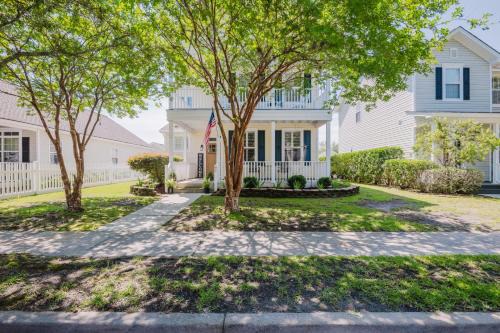 Saltee Cove Coastal Getaway - Charming 3 Bedroom/25 Bath Lowcountry Cottage