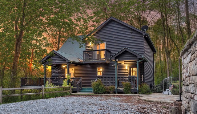 Sautee By Morning - Gorgeous Helen GA Cabin, Couples Retreat, Fiber Optic