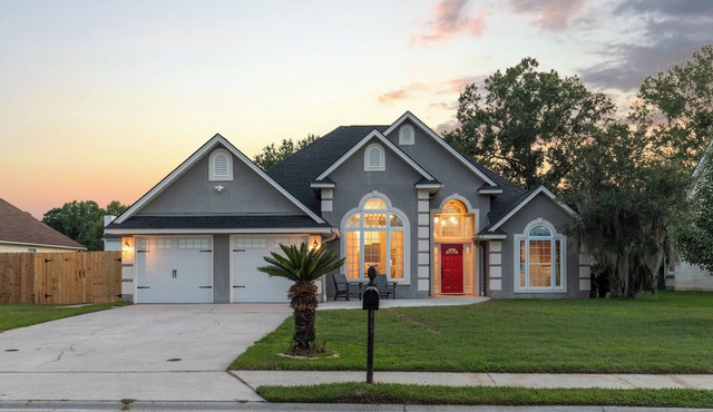 Savannah Family Hub: Game RM, Screened Porch & Work From Home, 15 mins Downtown