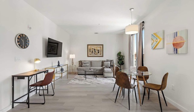 Scenic 2BR free parking 30 NYC!