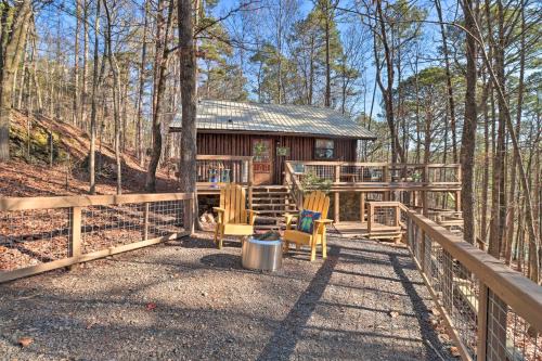 Scenic Greers Ferry Cabin w/Deck + Fire Pit!